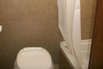 Denver RV Rental 16V Bath